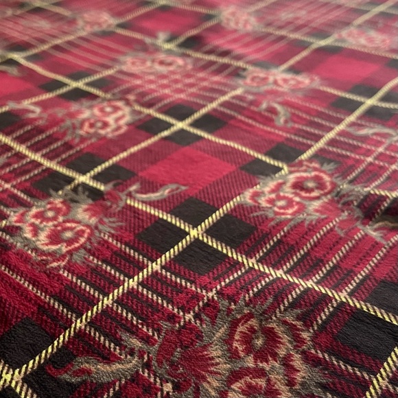 🥀 Vintage Black Dahlia Nostalgia Scarf - Picture 3 of 3